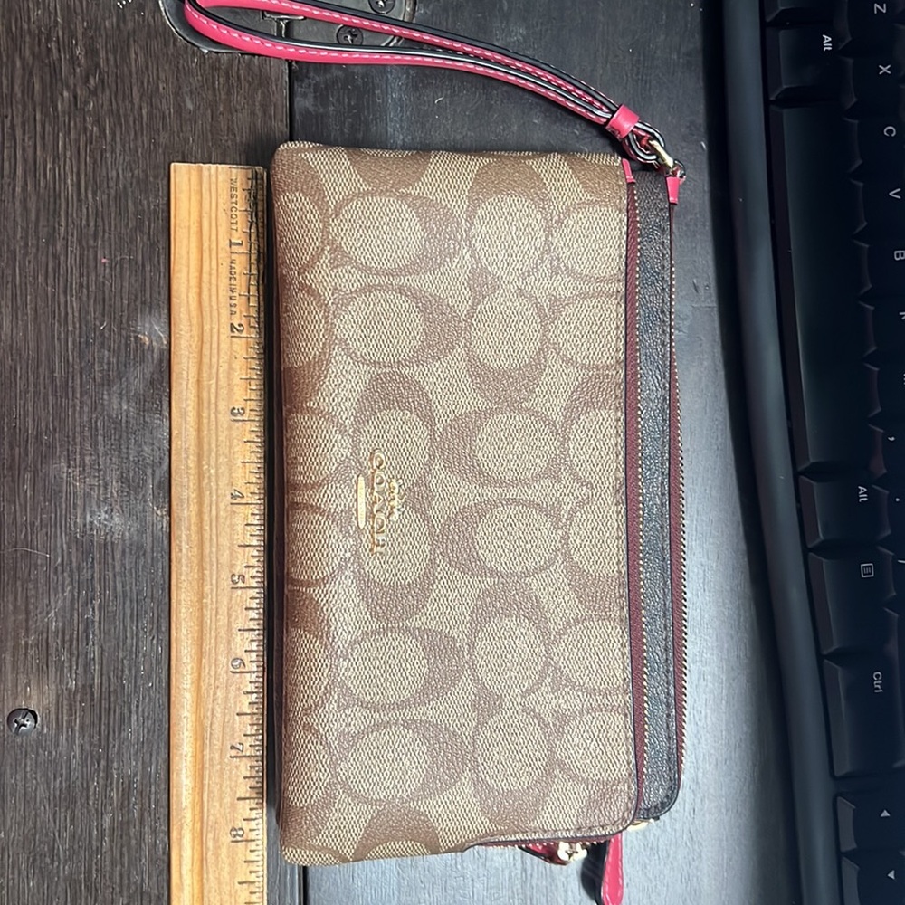 Coach wristlet - Picture 5 of 6